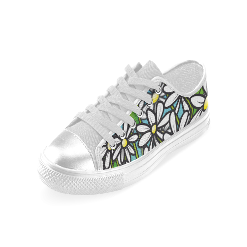white daisy field flowers Women's Classic Canvas Shoes (Model 018)