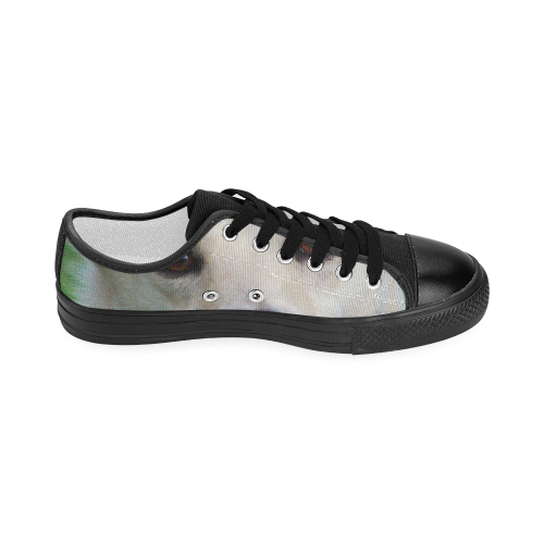 Dog face close-up Women's Classic Canvas Shoes (Model 018)