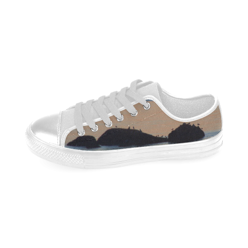 Dusk on the Sea Men's Classic Canvas Shoes (Model 018)