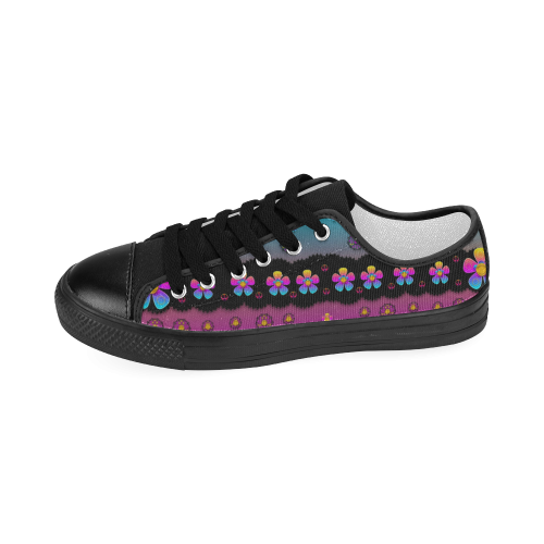 Rainbow  big flowers in peace for love and freedom Women's Classic Canvas Shoes (Model 018)