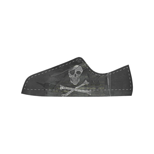 Vintage Skull Pirates Flag Men's Classic Canvas Shoes (Model 018)
