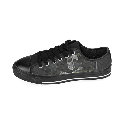 Vintage Skull Pirates Flag Men's Classic Canvas Shoes/Large Size (Model 018)