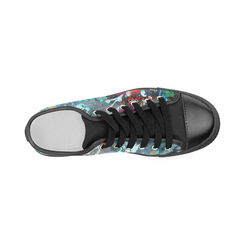 Graffiti Wall and Paint Splatter Men's Classic Canvas Shoes (Model 018)