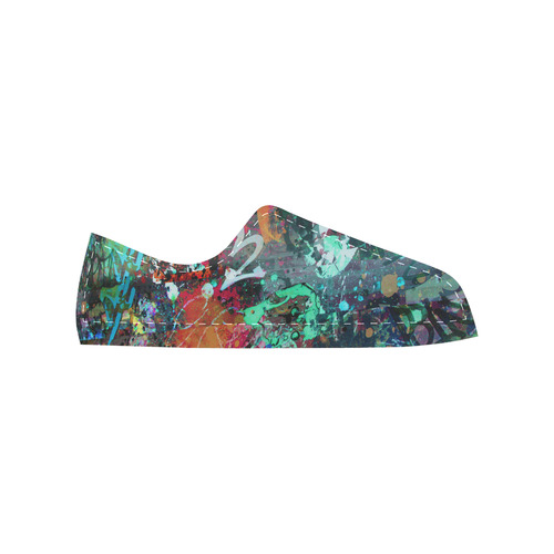 Graffiti Wall and Paint Splatter Men's Classic Canvas Shoes (Model 018)