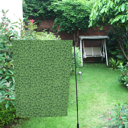 Ivy Green Vintage Flowers Garden Flag 12‘’x18‘’（Without Flagpole）