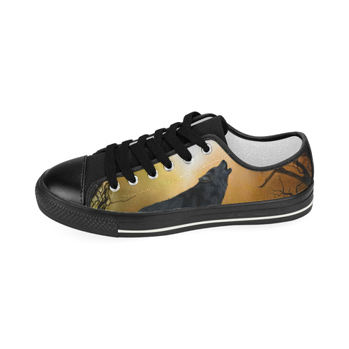 Lonely wolf in the night Women's Classic Canvas Shoes (Model 018)