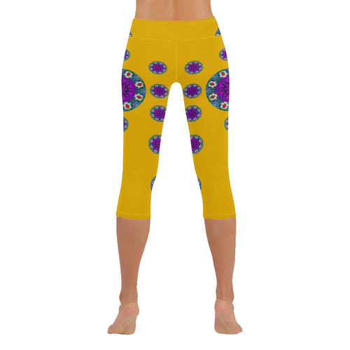 Sweet as candy and yellow Women's Low Rise Capri Leggings (Invisible Stitch) (Model L08)