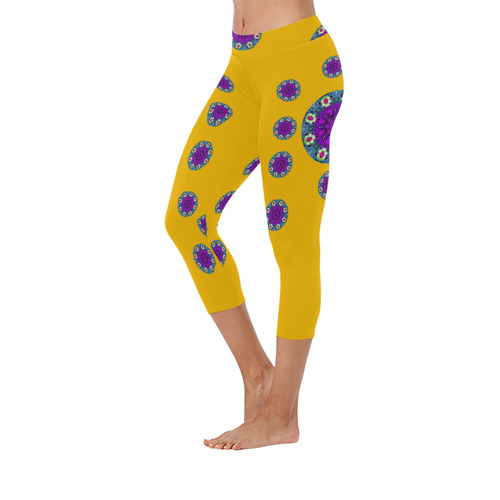 Sweet as candy and yellow Women's Low Rise Capri Leggings (Invisible Stitch) (Model L08)