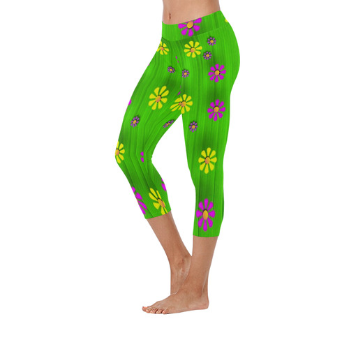 flower print on green Women's Low Rise Capri Leggings (Invisible Stitch) (Model L08)