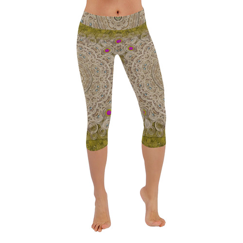 Silent in the forest of  wood Women's Low Rise Capri Leggings (Invisible Stitch) (Model L08)