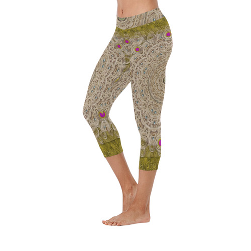 Silent in the forest of  wood Women's Low Rise Capri Leggings (Invisible Stitch) (Model L08)
