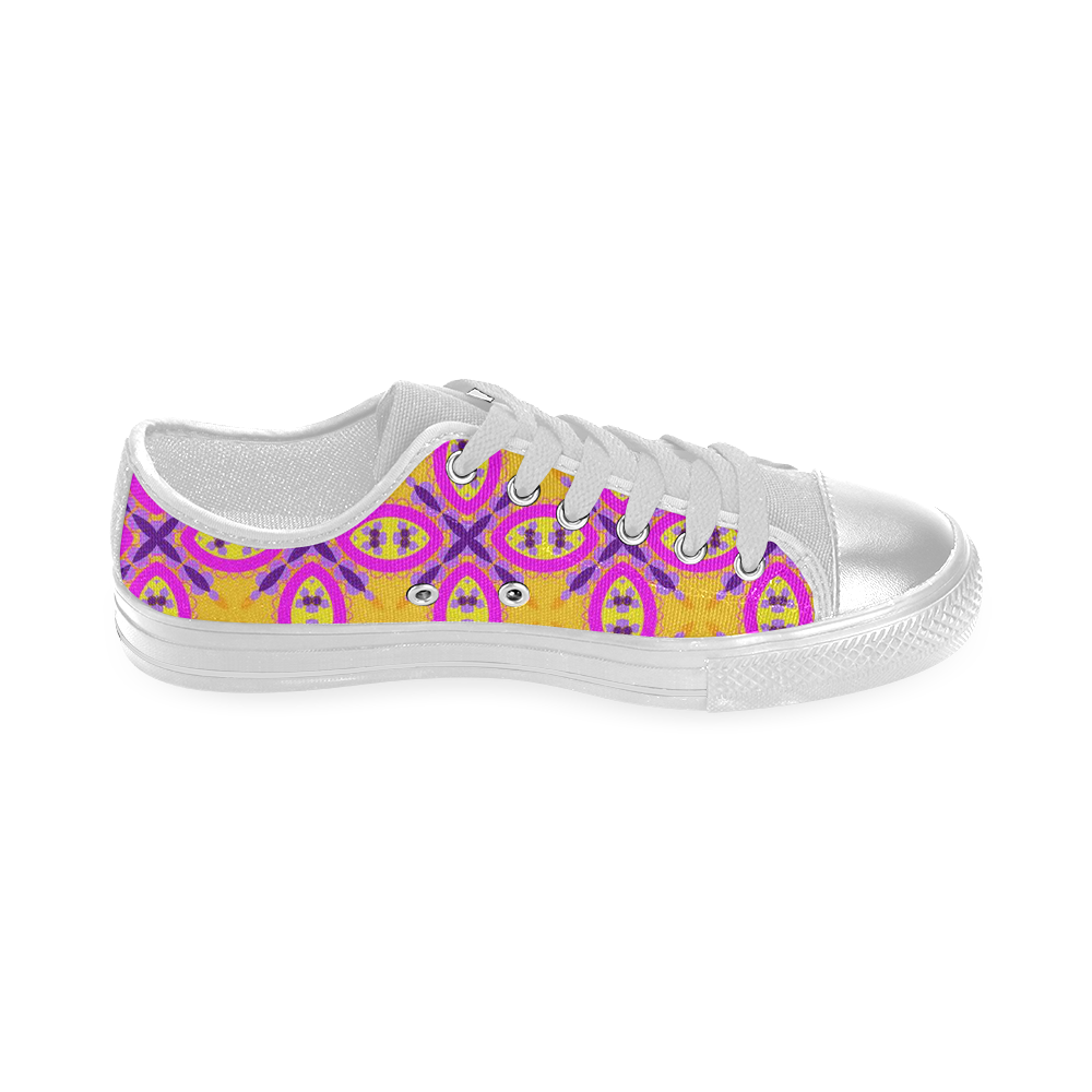 Chic Pink Pattern Women's Classic Canvas Shoes (Model 018)