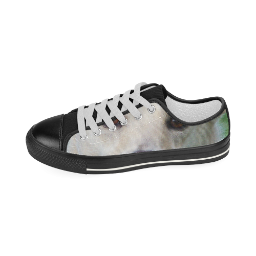 Dog face close-up Women's Classic Canvas Shoes (Model 018)