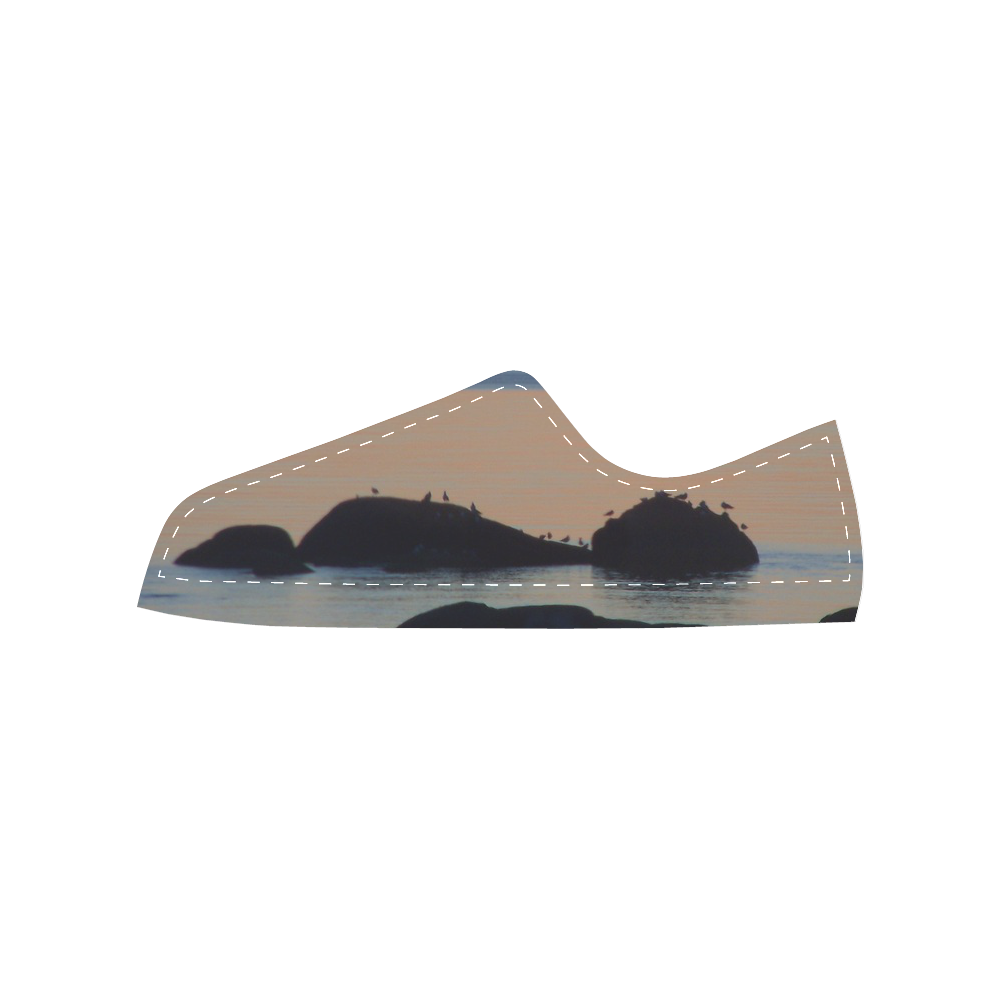 Dusk on the Sea Men's Classic Canvas Shoes (Model 018)