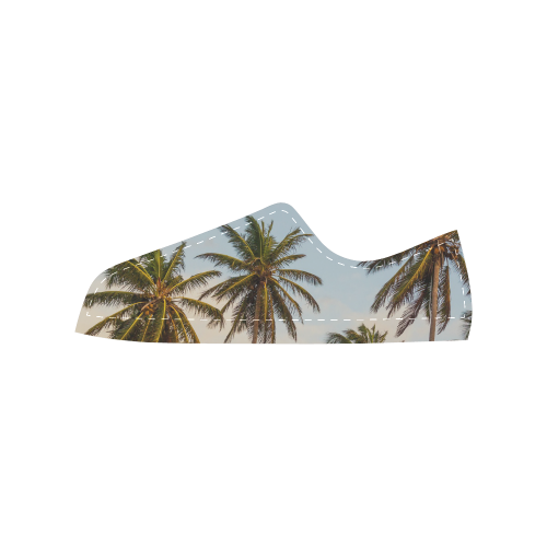 Chilling Tropical Palm Trees Blue Sky Scene Men's Classic Canvas Shoes (Model 018)