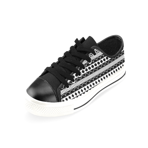 Black and White Funky Stripes by ArtformDesigns Men's Classic Canvas Shoes/Large Size (Model 018)