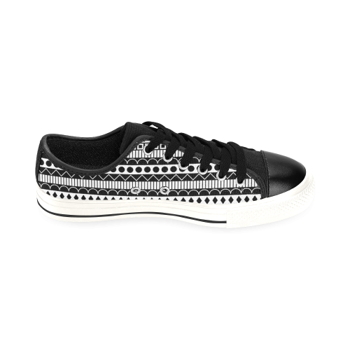 Black and White Funky Stripes by ArtformDesigns Men's Classic Canvas Shoes/Large Size (Model 018)