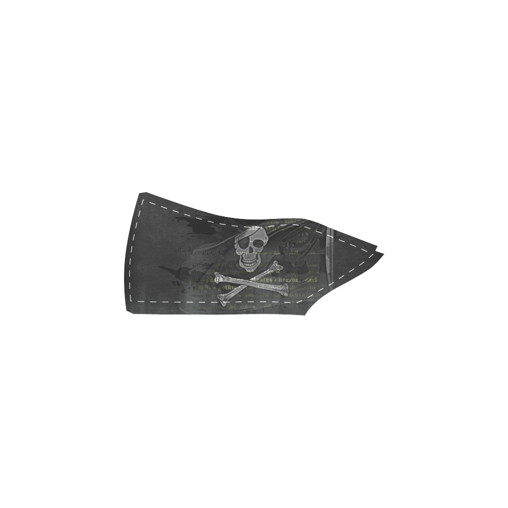 Vintage Skull Pirates Flag Women's Slip-on Canvas Shoes (Model 019)