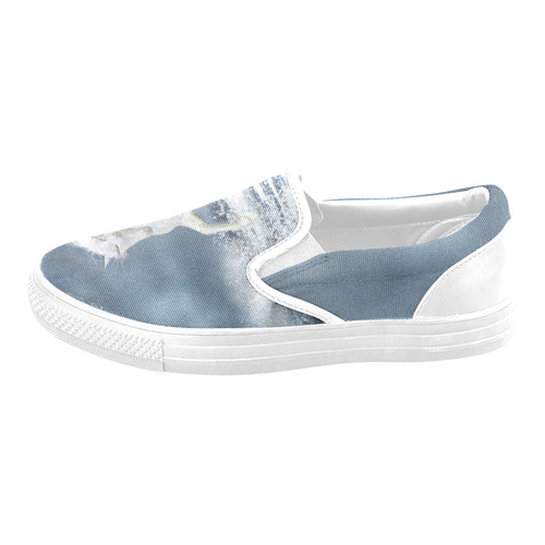 A white Unicorn wading in the water Men's Slip-on Canvas Shoes (Model 019)