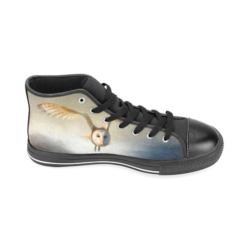 An barn owl flies over the lake Men’s Classic High Top Canvas Shoes /Large Size (Model 017)