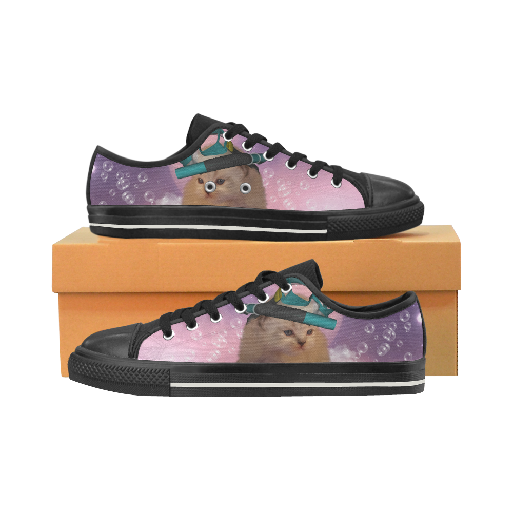 Funny surfing kitten Women's Classic Canvas Shoes (Model 018)