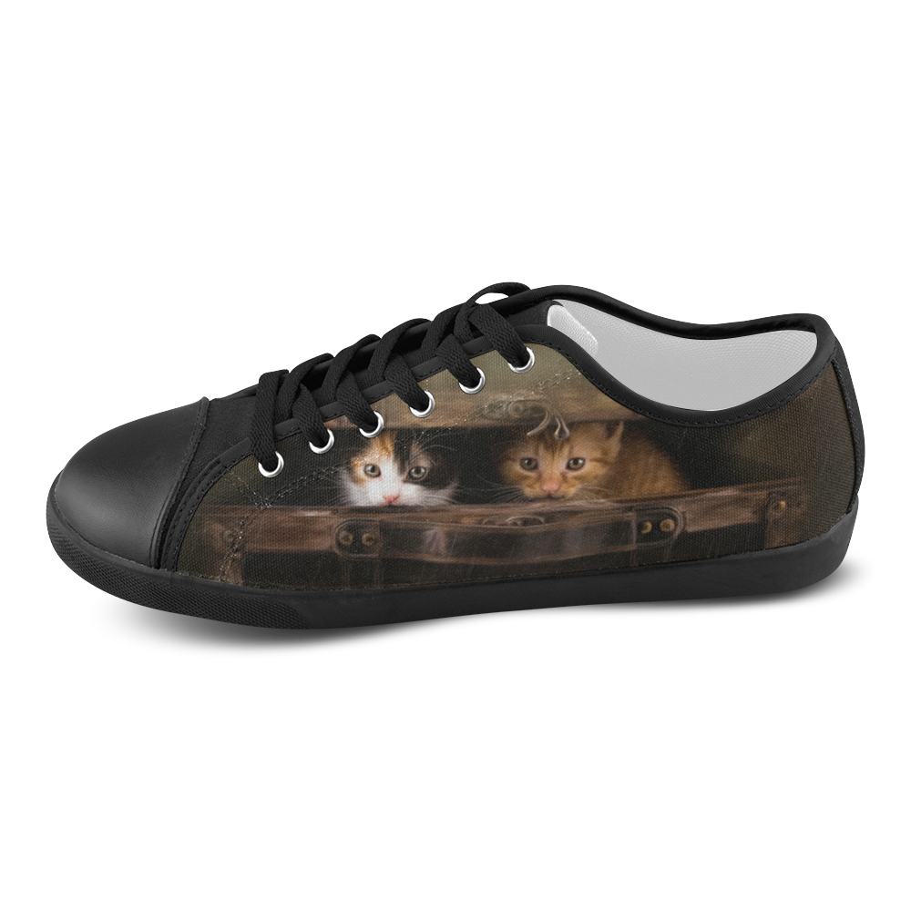 Little cute kitten in an old wooden case Canvas Shoes for Women/Large Size (Model 016)