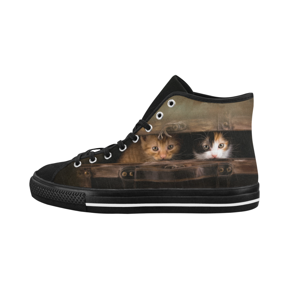 Little cute kitten in an old wooden case Vancouver H Women's Canvas Shoes (1013-1)