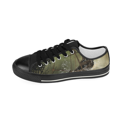 Ship wreck in the night Women's Classic Canvas Shoes (Model 018)