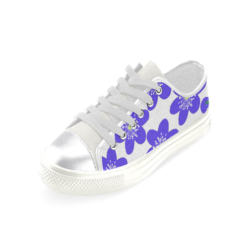 Blue Anemone Hepatica. Inspired by the Magic Island of Gotland. Women's Classic Canvas Shoes (Model 018)