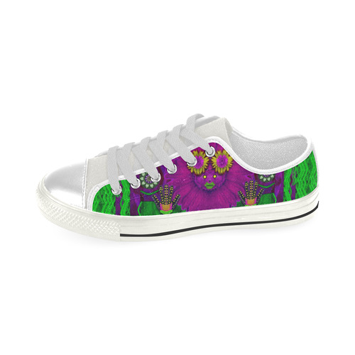 summer flower girl with pandas dancing in green Men's Classic Canvas Shoes (Model 018)