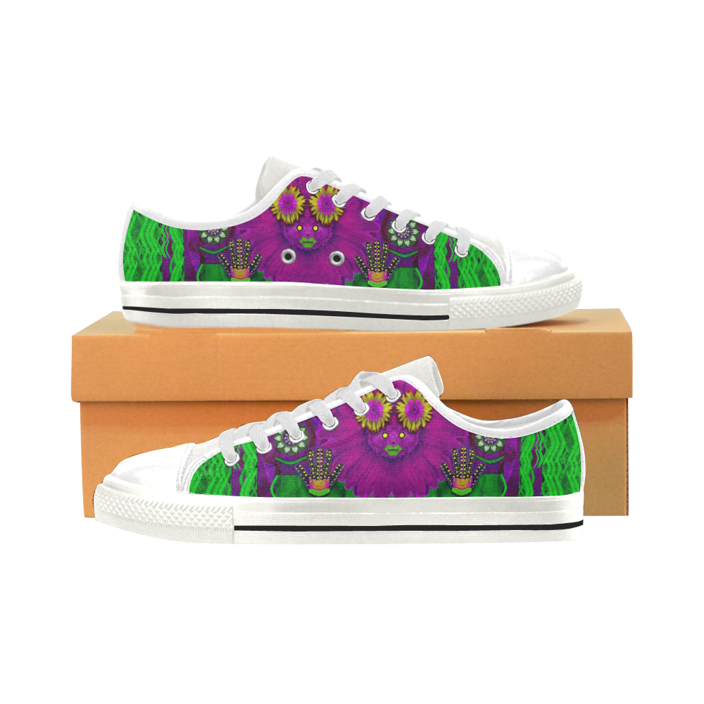 summer flower girl with pandas dancing in green Men's Classic Canvas Shoes (Model 018)