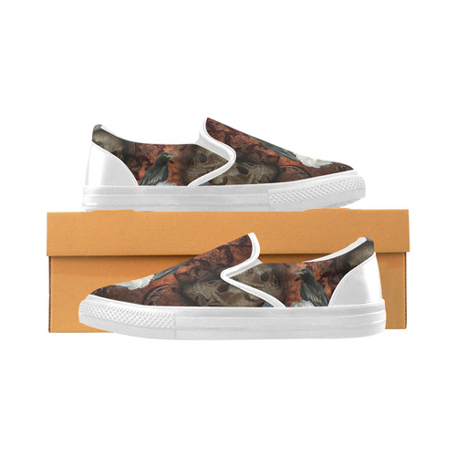 The crow with skulls Women's Unusual Slip-on Canvas Shoes (Model 019)