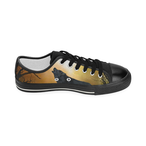 Lonely wolf in the night Women's Classic Canvas Shoes (Model 018)