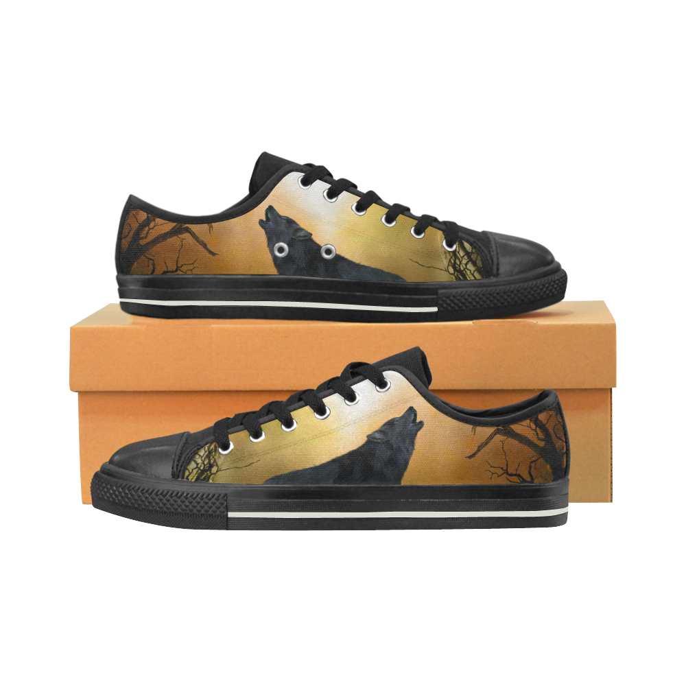 Lonely wolf in the night Women's Classic Canvas Shoes (Model 018)