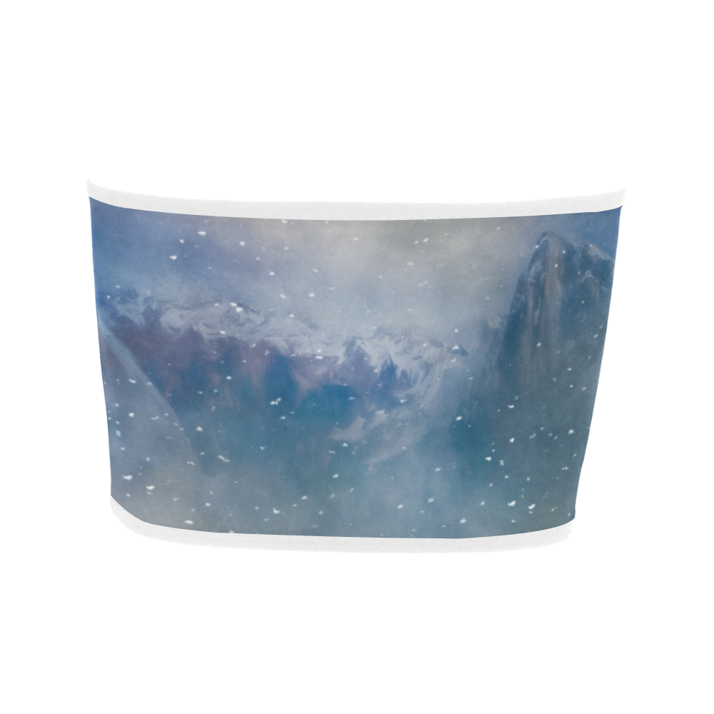 A american bald eagle flies in the snowy mountains Bandeau Top