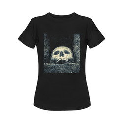 White Human Skull In A Pagan Shrine Halloween Cool Women's Classic T-Shirt (Model T17）