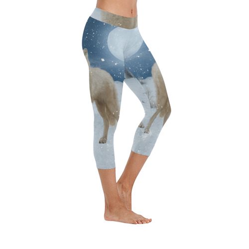Awesome arctic wolf Women's Low Rise Capri Leggings (Invisible Stitch) (Model L08)